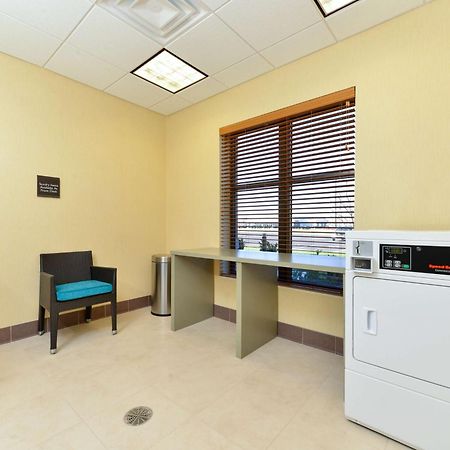 Hilton Garden Inn Уэст-Честер Экстерьер фото